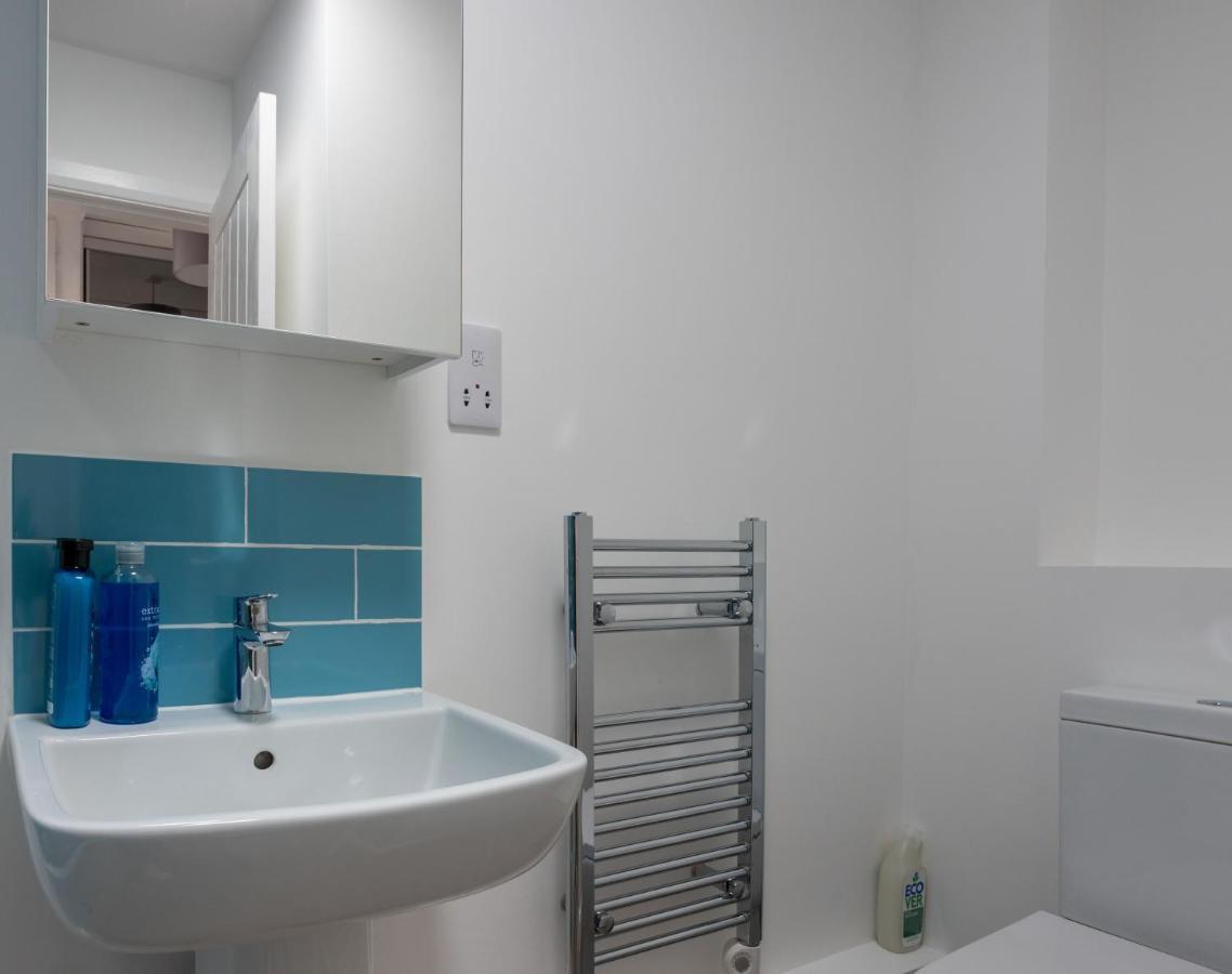 Riverside Apartment With Views And Parking Kingsbridge  Exterior foto